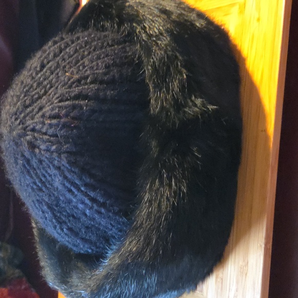 Surell Black Knit Hat with Fox Fur Trim